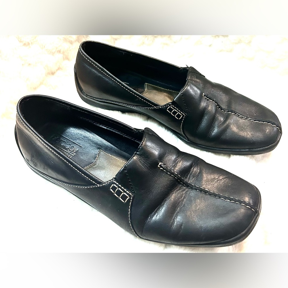 Aerology by Aerosoles black leather slip on flat loafer women’s size 8